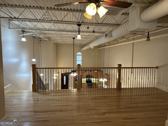 Building Photo - 315 N Main St