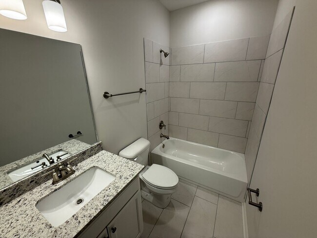Building Photo - 140 Misty Meadows Dr