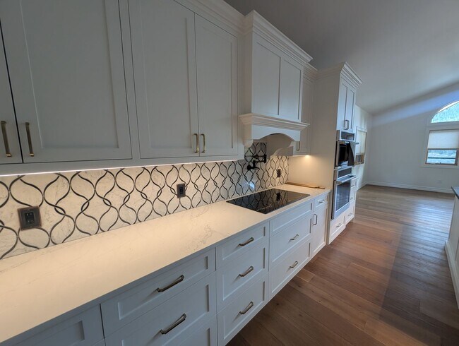 Building Photo - 2448 Le Clerc Rd S