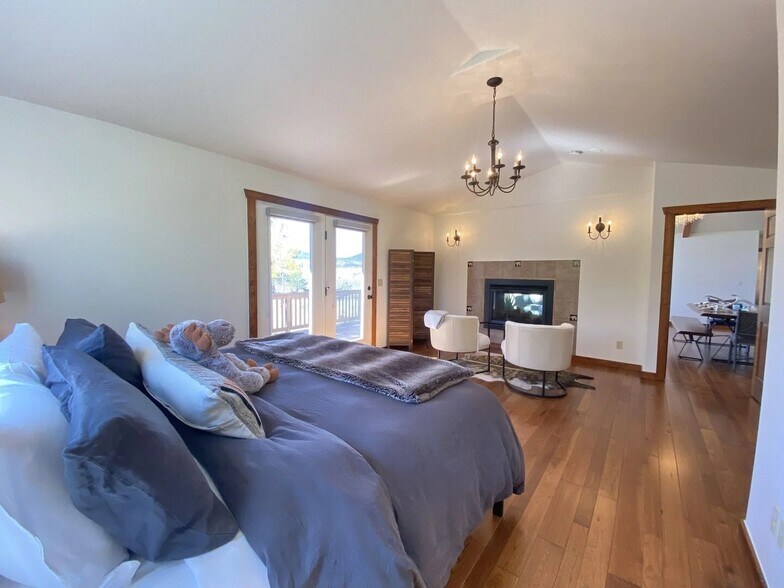 primary bed - 850 Blacksmith Rd