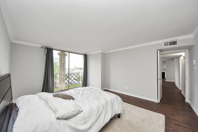 Building Photo - 2333 Bering Dr