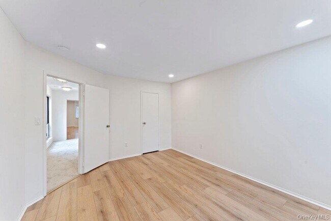 Building Photo - 277 Vista Dr