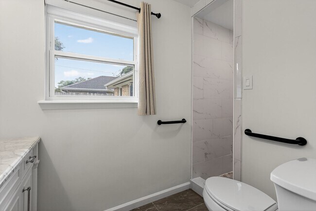 Building Photo - 6031 Rutherglenn Dr