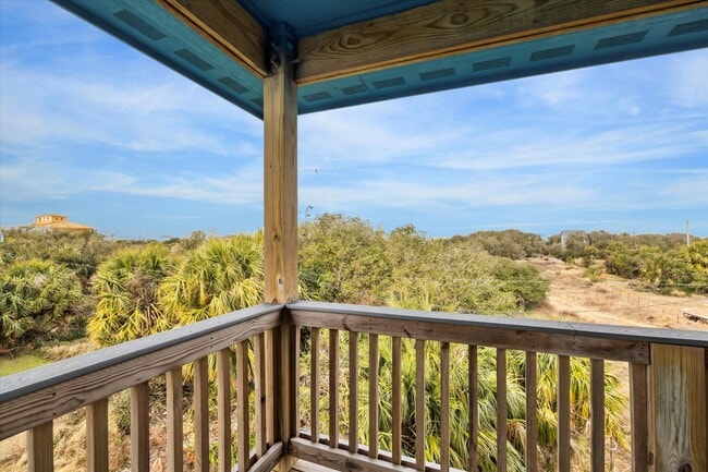 Building Photo - 14146 Miramar Dr