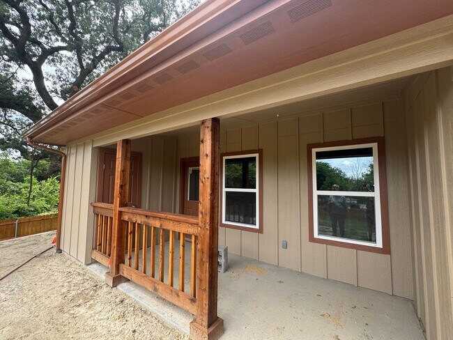 Building Photo - 3/2/2 NEW CONSTRUCTION Spacious YARD WITH ...