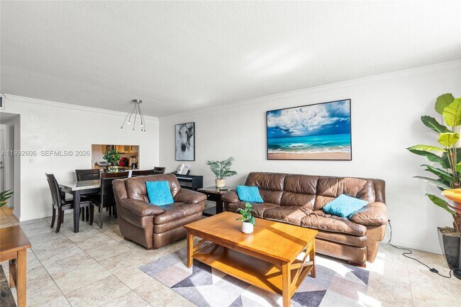 Building Photo - 1170 NE 191st St