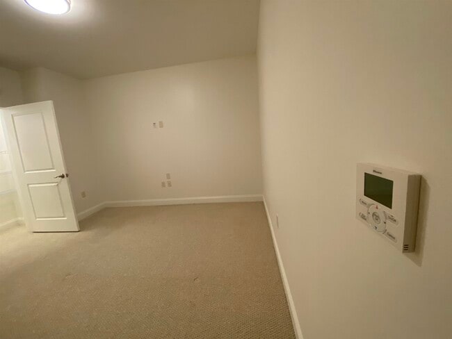 Building Photo - 875 Elm St