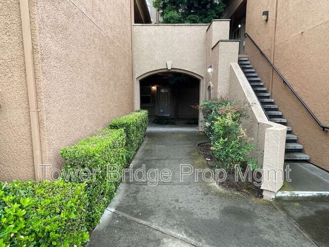 Building Photo - 1900 Danbrook Dr