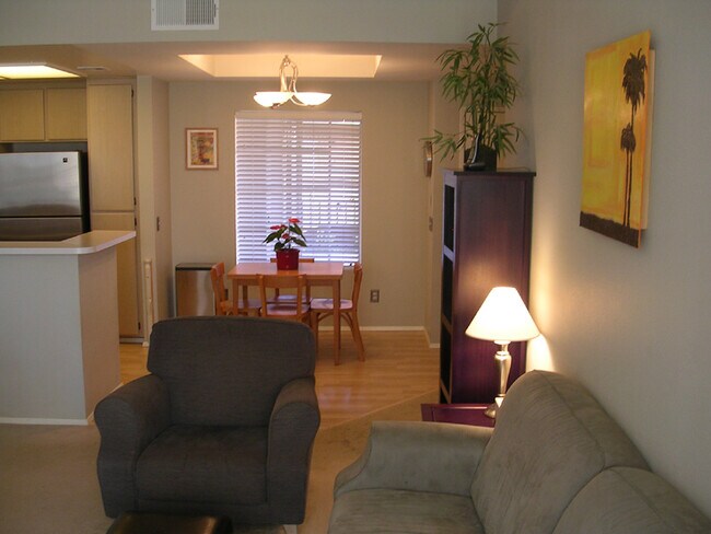 Building Photo - 1950 Camino de la Reina