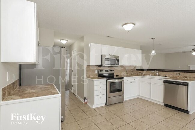 Building Photo - 6051 Hedgecrest Pl