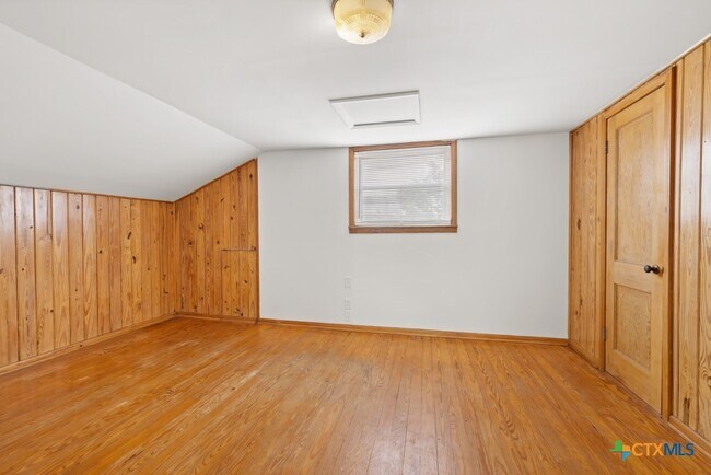 Building Photo - 1511 Ranch Rd 12