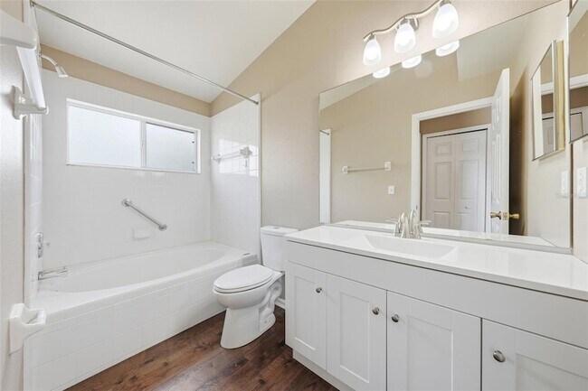 Building Photo - 2727 Mayer St