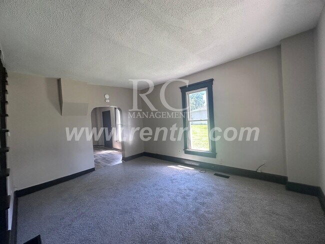 Building Photo - 17 Indiana-