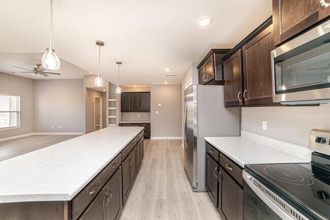 Building Photo - 3708 Parrot Ct