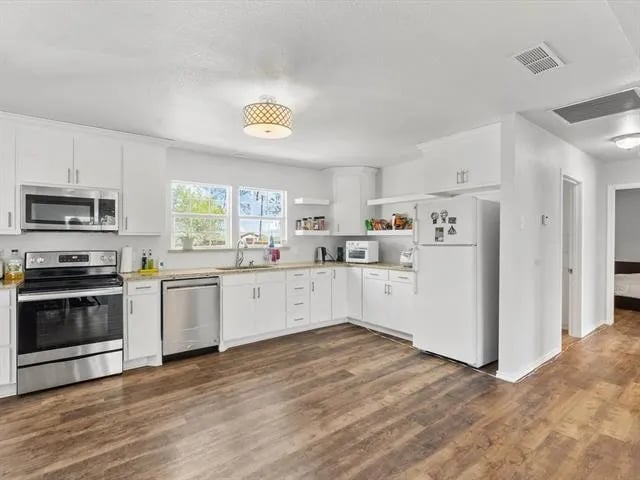 Building Photo - 303 S Bois D Arc St