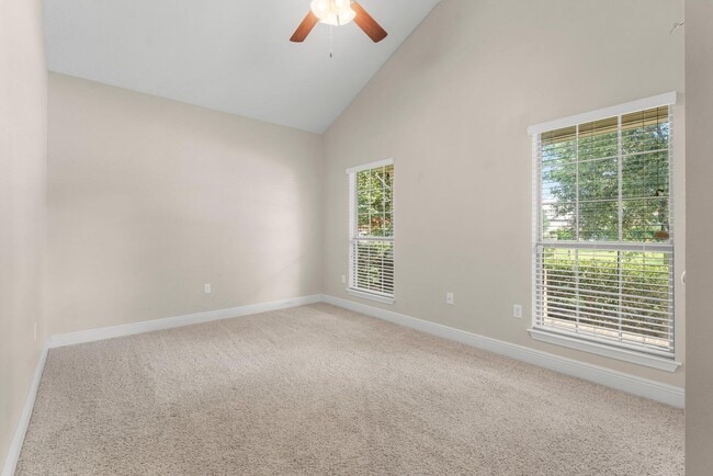 Building Photo - 132 Whispering Lake Dr