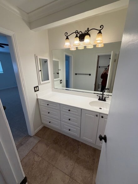 Building Photo - 2611 Ruhland Ave