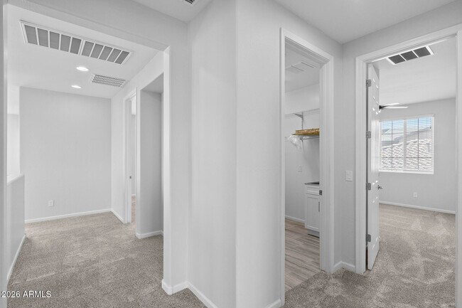 Building Photo - 130 N Bay Dr