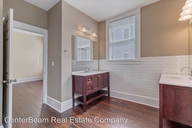 Building Photo - 2 br, 2 bath House - 40 E 3rd Street
