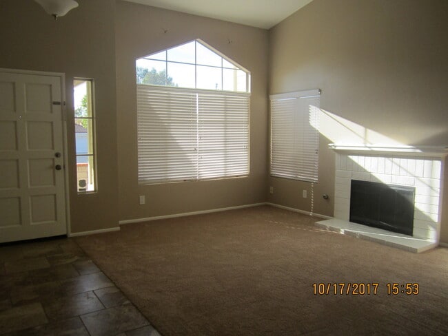 Building Photo - CANYON CREST GORGEOUS SINGLE STORY