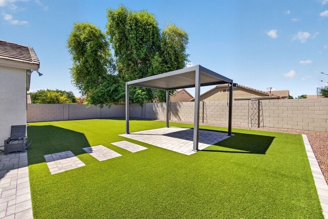 Building Photo - Updated House in Chandler Community