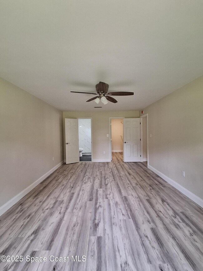Building Photo - 4440 Sherwood Dr