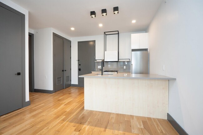 Building Photo - 424 Arlington Ave