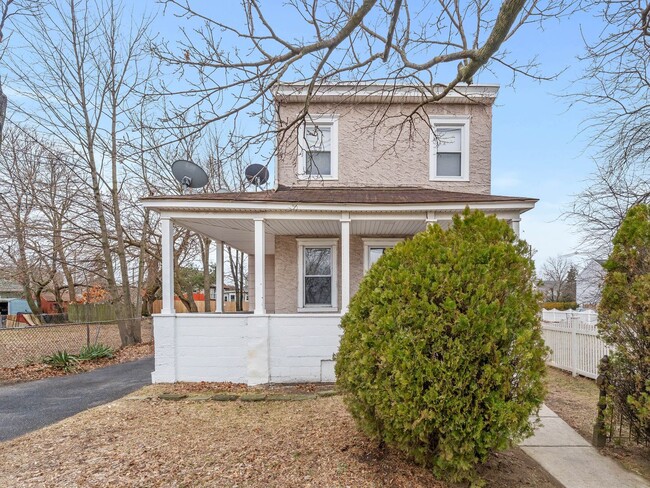 Building Photo - Newly Upgraded Duplex Unit for Rent – Modern Kitchen & Bathroom | Gloucester, NJ