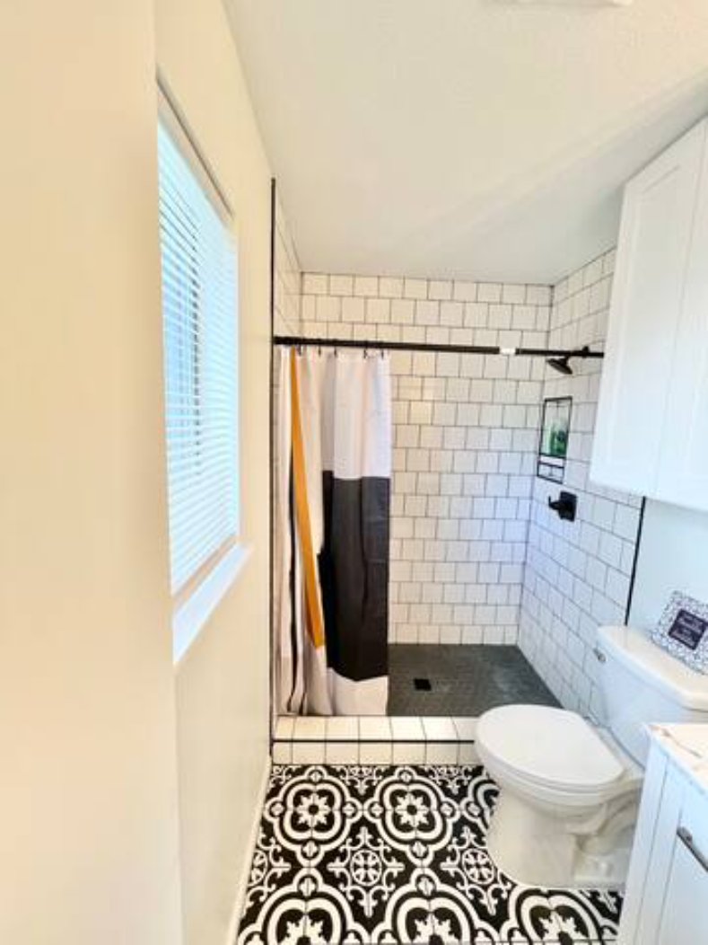 Owner's Ensuite Bathroom - 6310 Shirley Dr