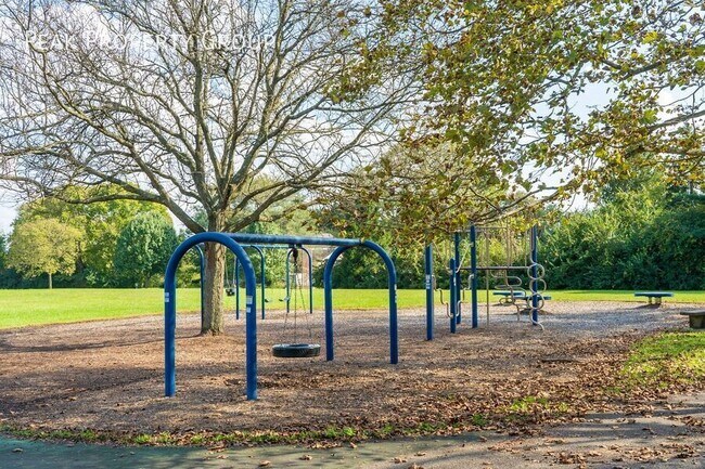 Building Photo - 2017 Queensgate Ln