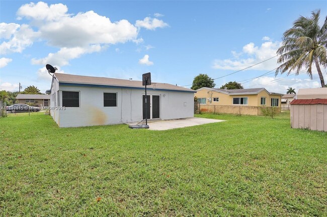 Building Photo - 6931 SW 27th Ct