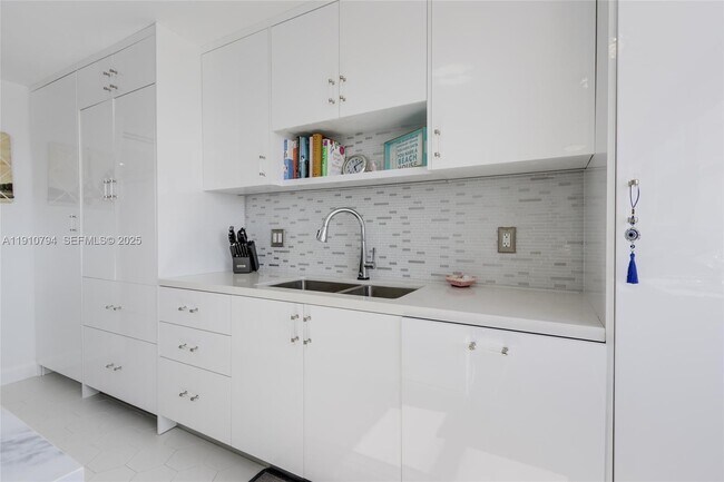 Building Photo - 1200 S Ocean Blvd