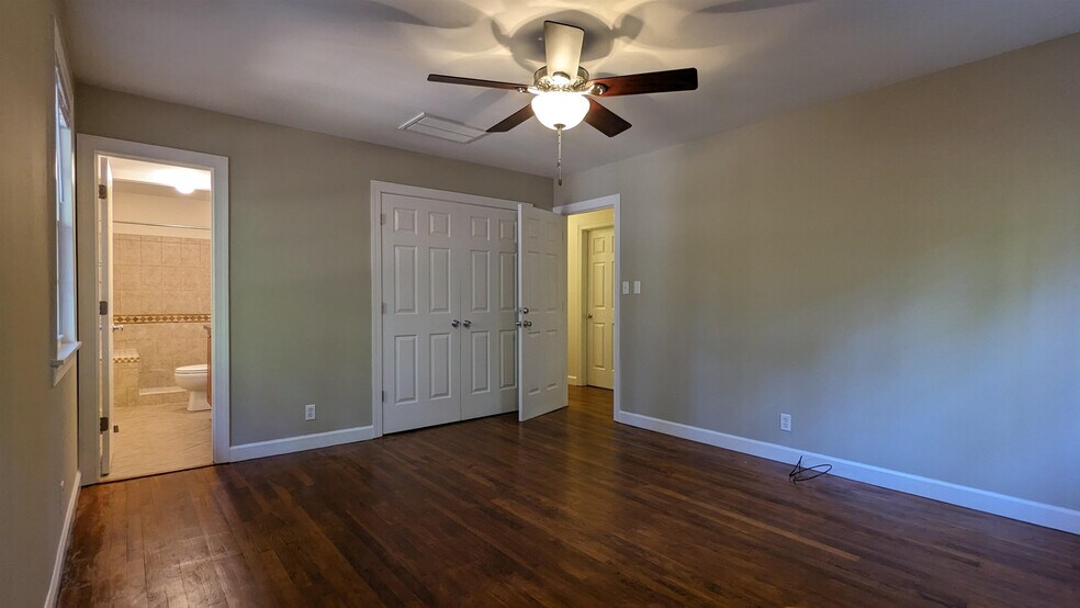 Building Photo - 204 Celeste Cir