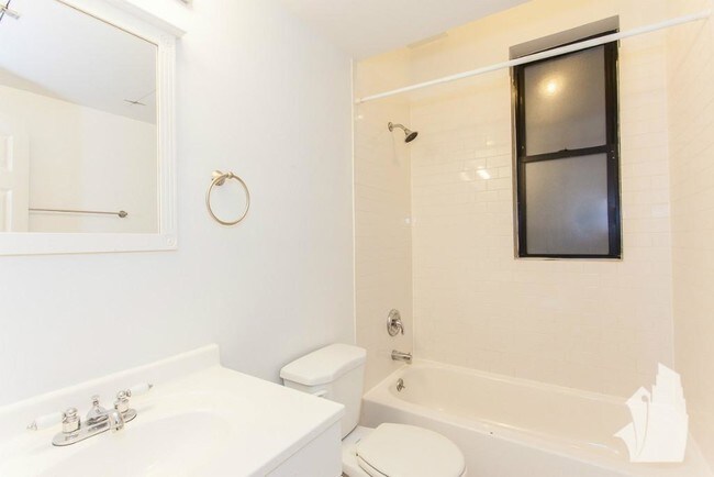 Building Photo - 2595 W Concord Pl