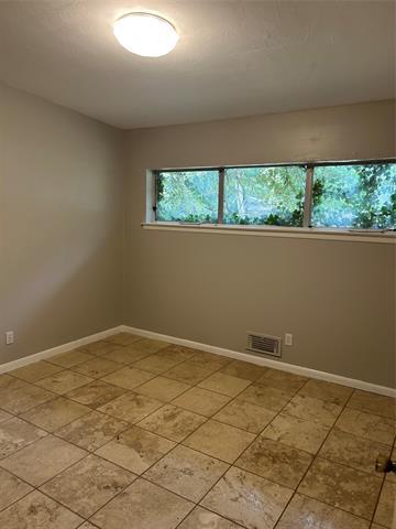 Building Photo - 2224 Lakeland Dr