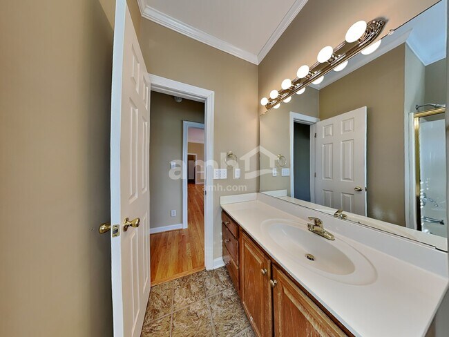 Building Photo - 4700 Greenfield Way Dr