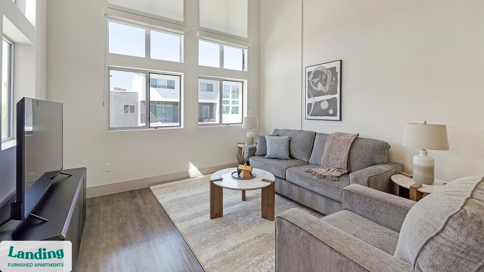 Primary Photo - 2323 E Highland Ave