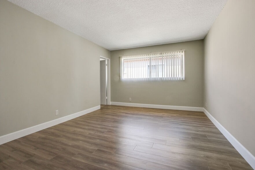 Building Photo - 3735 Mentone Ave