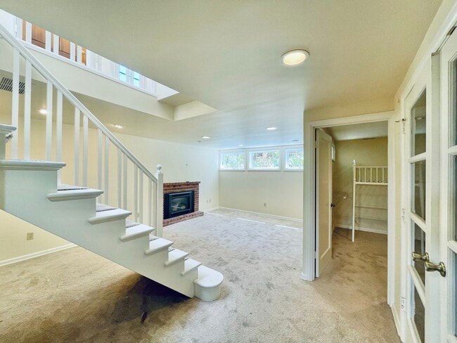 Building Photo - Beautiful Craftsman House in Quiet Queen Anne Neighborhood!