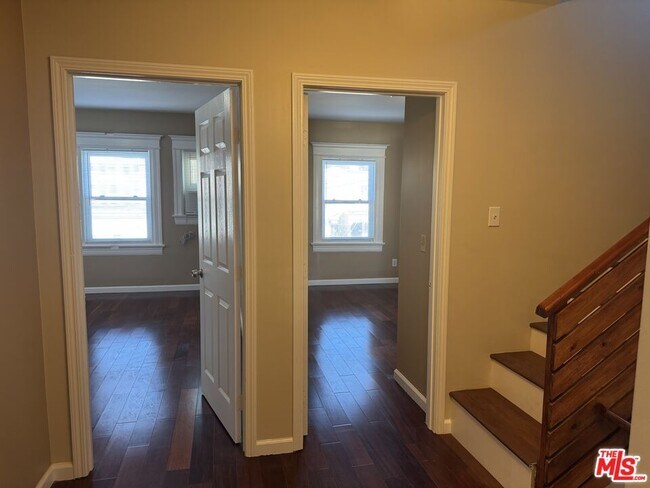 Building Photo - 2024 W 12th St