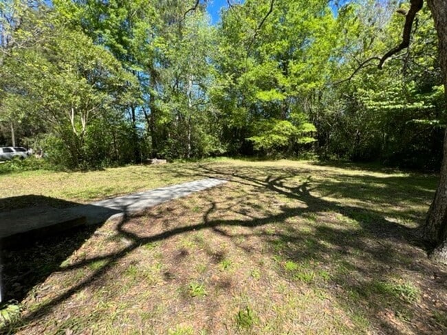 Building Photo - 2 Bedroom, 1 Bath House