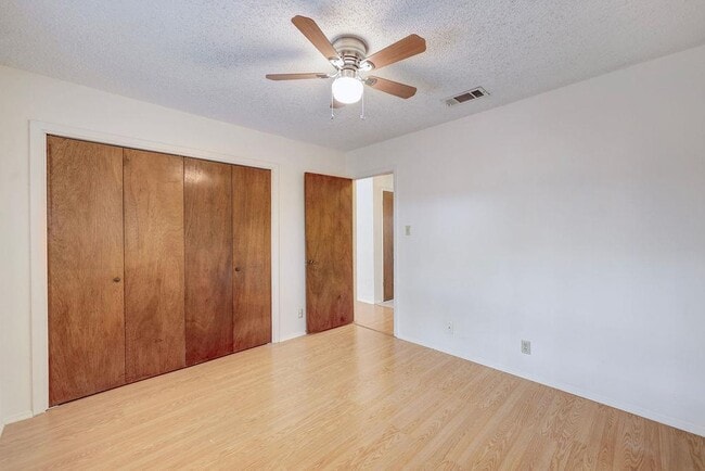 Building Photo - 5619 Clay Ave