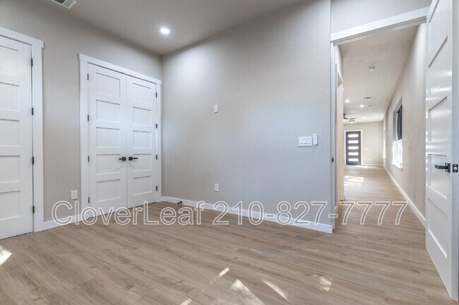 Building Photo - 414 Montana St