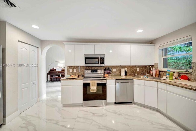 Building Photo - 10880 NW 58th Terrace