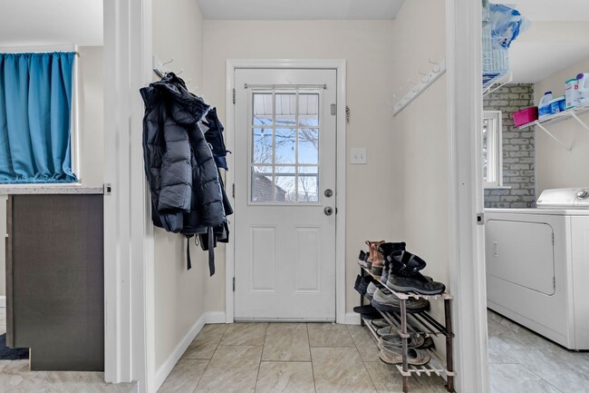 Building Photo - Adorable 3-Bedroom Ranch