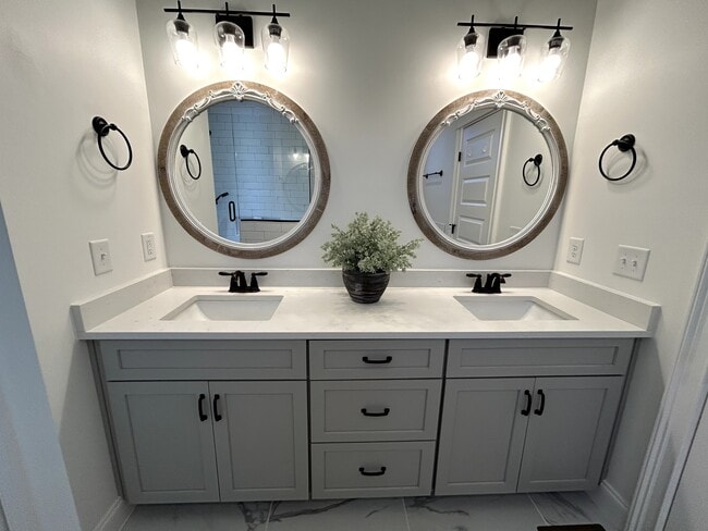 Building Photo - 1000 Alrich Ct