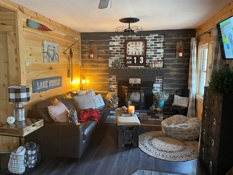 Building Photo - 48 Quail Ln