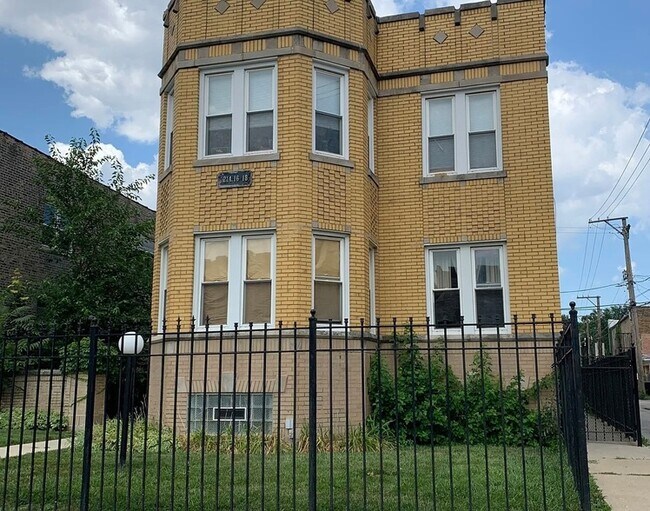 Primary Photo - 5214 W Crystal St