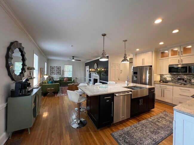 Building Photo - 817 Cypress Dr