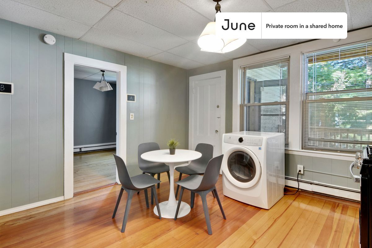 Building Photo - Room in Shared 4 bed/1 bath home in Polish Triangle